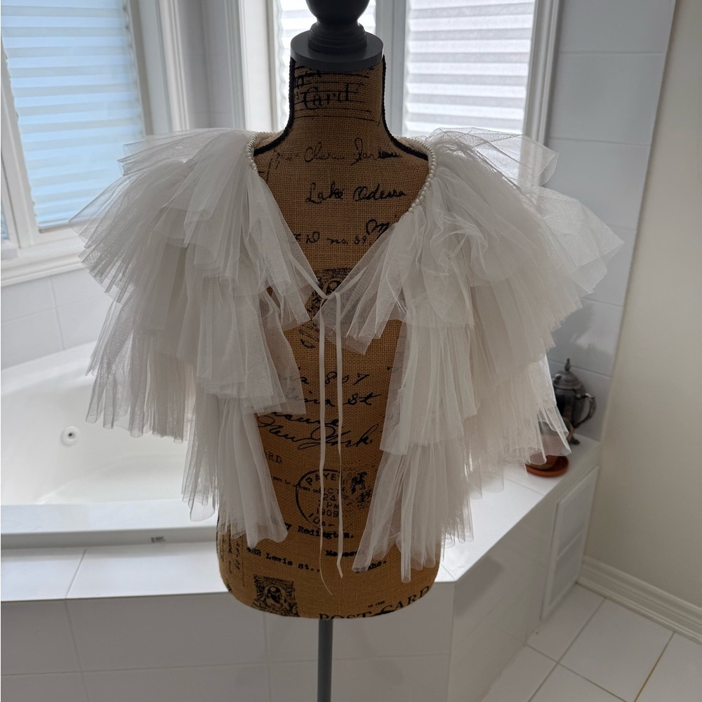 Dollcake White Ruffled Cape for Kids